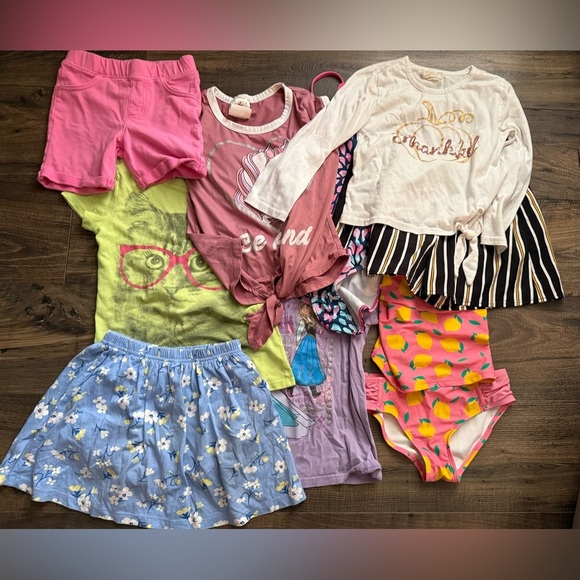 Kid's 10 Clothing Bundle Mixed Lot:
10Clothing Items,Size M,Size 7 - Picture 1 of 7